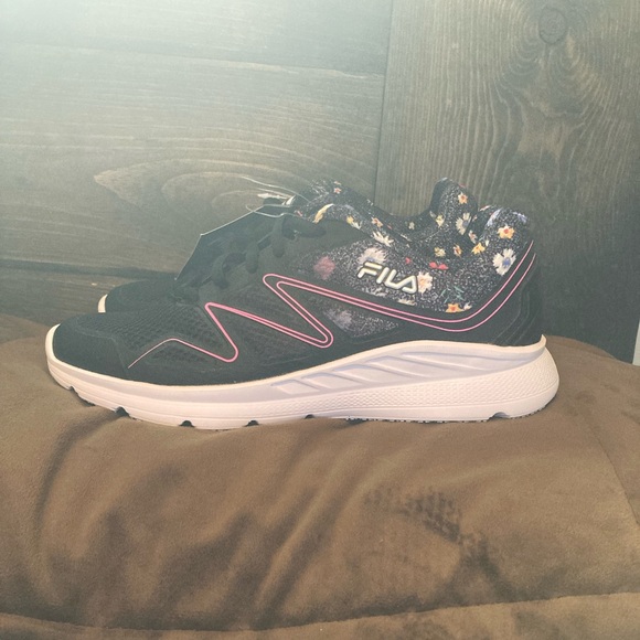 Fila brand,size 7.5, black and floral,memory foam, new with tags, comfy - Picture 2 of 10